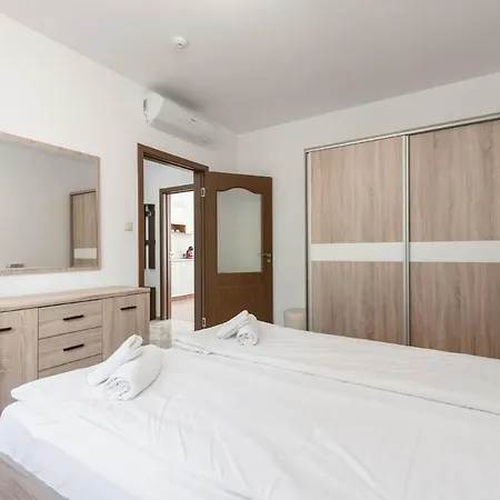 Beachfront 1br With Sea View, Cabacum Plaza, Kabakum Varna